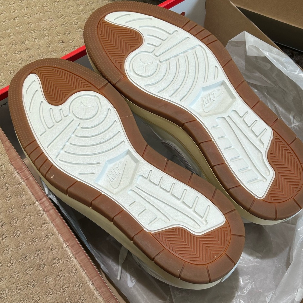 Air Jordan 1 Elevate High SE - Picture 7 of 7